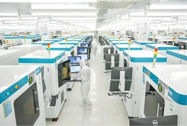 突破制造業(yè)枷鎖 AI機(jī)器視覺如何定義下一代智能工廠的標(biāo)準(zhǔn)與規(guī)則